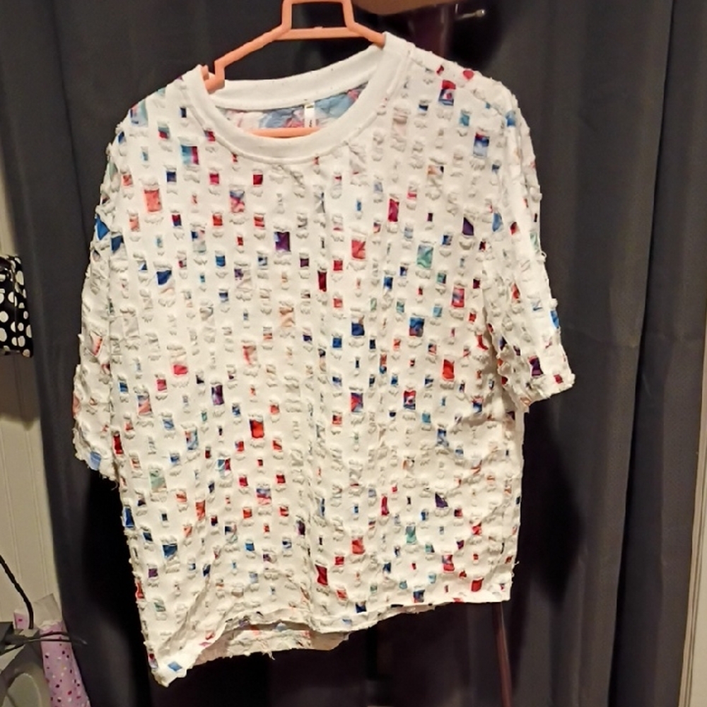 Vibrant White Short Sleeve Tee with Multicolor Accents